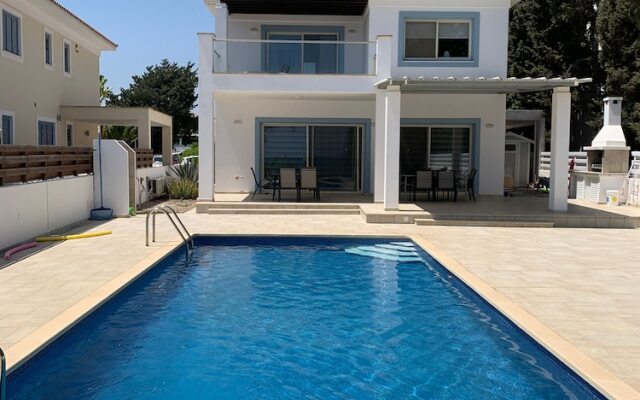 Beachfront Family Holiday Villa Perivolia