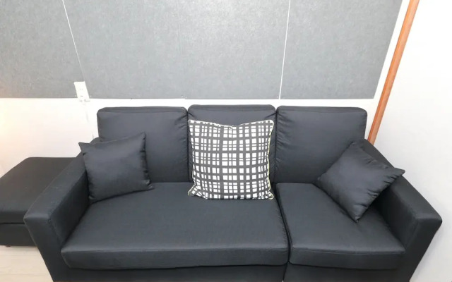 Namba East House01
