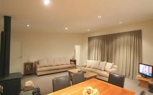 Carrot Cake Chalet - Ohakune