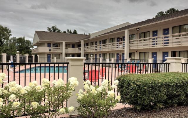 Super 7 Inn By OYO Tupelo Hwy 178