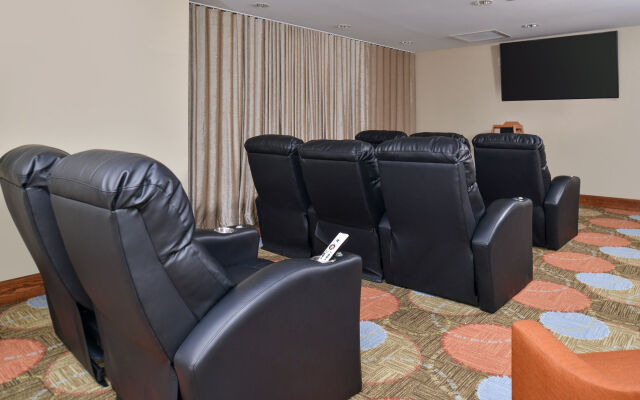 Staybridge Suites Rochester - Commerce Dr NW by IHG