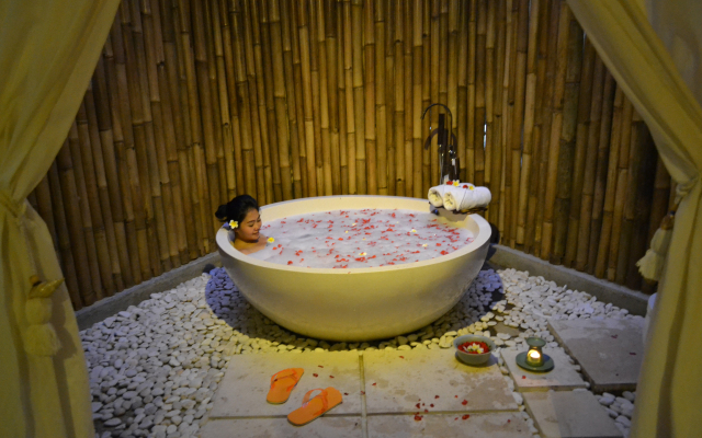 HARRIS Hotel & Residence Sunset Road Bali