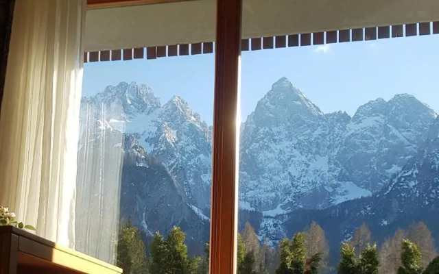 Mountain peaks Apartment with Sauna