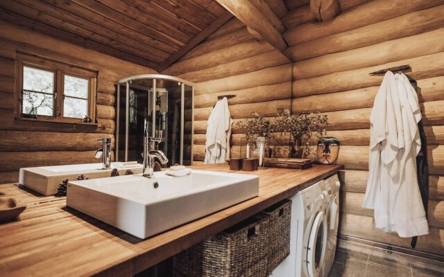 Fjordhygge, Cozy Log Retreat Near Sea & Forest - Sauna & Outdoor Living