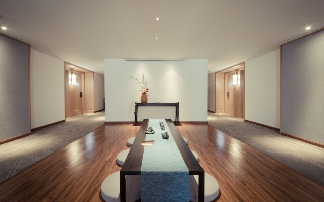 Qianna Qianxun Hotel