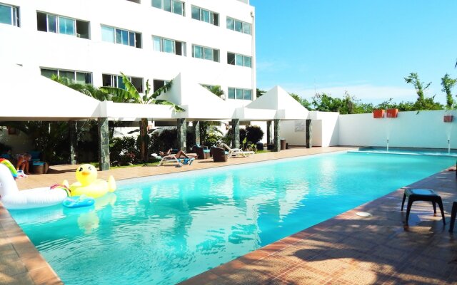 Sunny apartment at the beach with pool