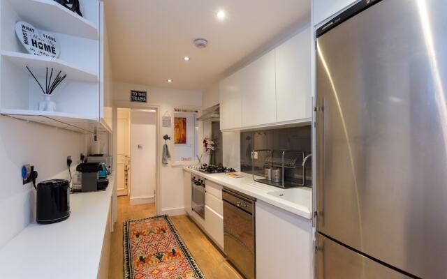 Kensington 2 Bedroom Flat With Patio