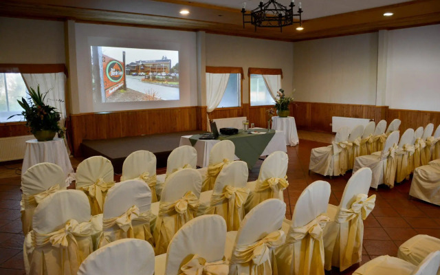 Borde Lago Hotel