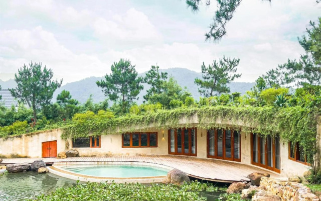 Amaya Retreat