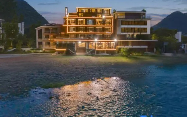 Gouhuo Shanzhuang Xipan Xingkong Yongchi Family Vacation Homestay (Yueliangwan Jingqu)