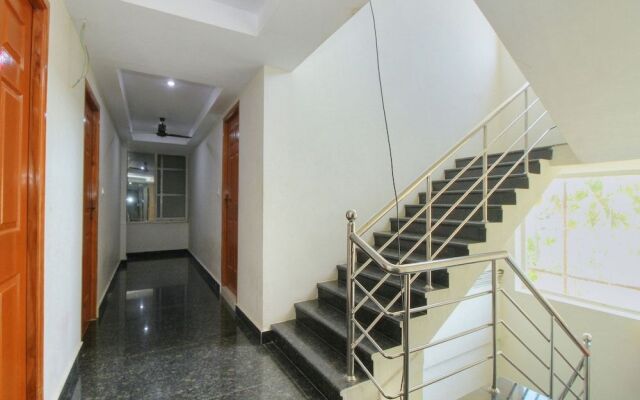 OYO 15948 Hotel Srees