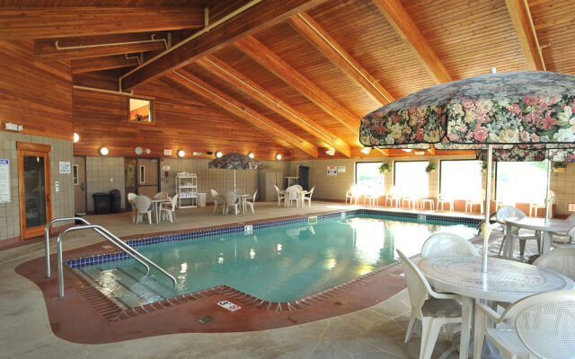 AmericInn Lodge & Suites Oswego