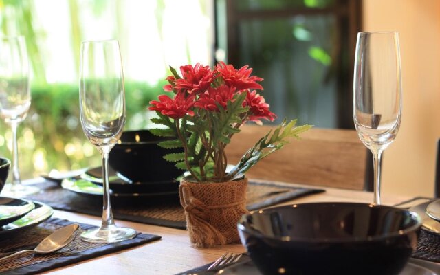 Coconut Grove Boutique Hotel