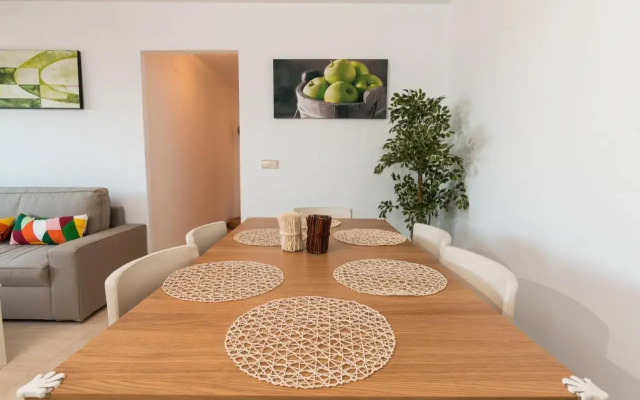 2208-Superb Apt with Amazing Seaview