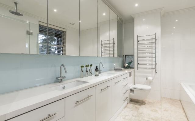 Stylish 3 Bedroom Pool House in Surry Hills