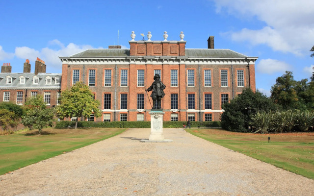 Palace Court Hotel