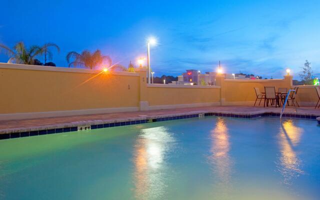 Holiday Inn Express & Suites Chaffee-Jacksonville West by IHG