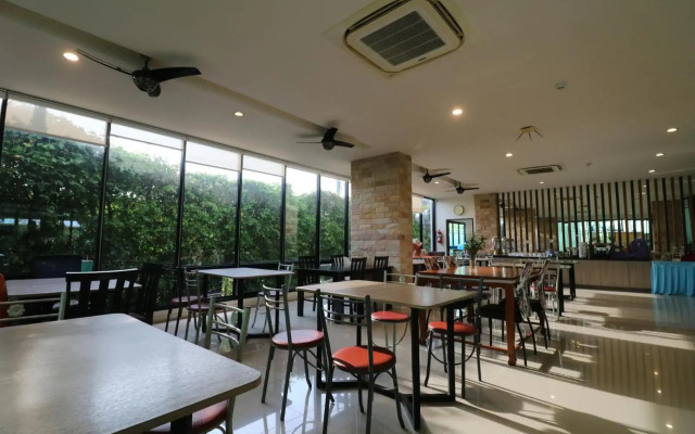 S4 Nai Yang Beach