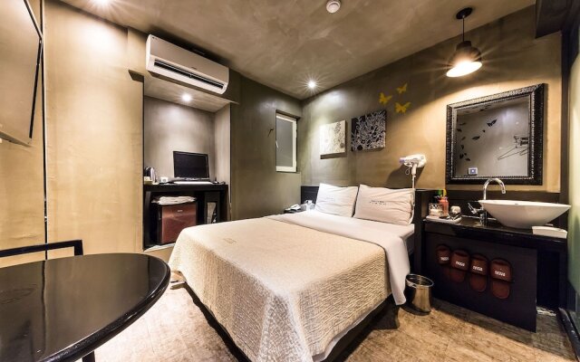 Seongbuk (Bomun-Dong) Piano