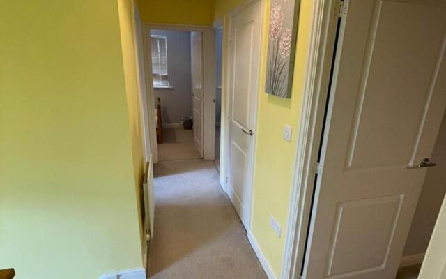 Holiday Home In Cardiff, Sleeps 8