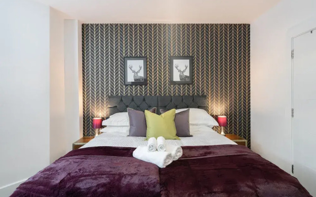 Stylish Executive Apartment in Reading