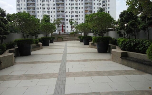 Cosy suite near Airport and LRT station