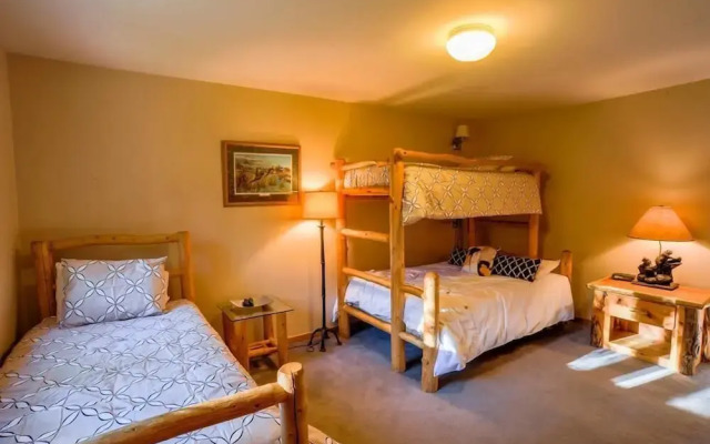 Highlander 324 Townhome with Private Hot Tub