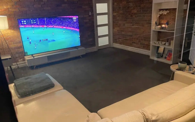 Cozy House Ideal Location