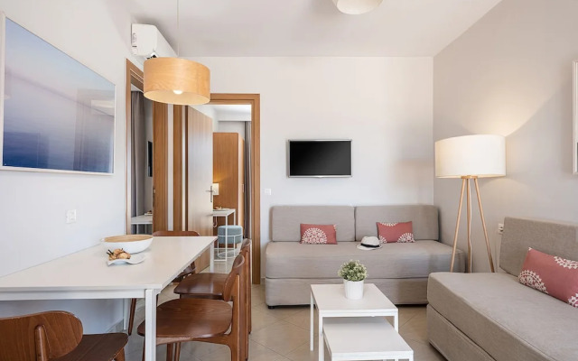 Отель Caldera Beach