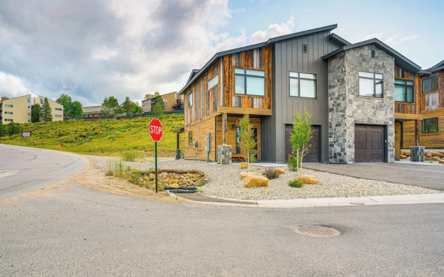 Mtn-view 'slopeside Chalet' in Granby Ranch!