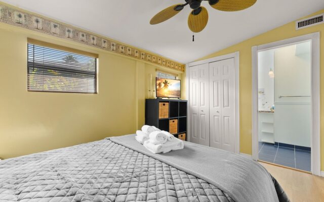 Beachy Bungalow by Vtrips