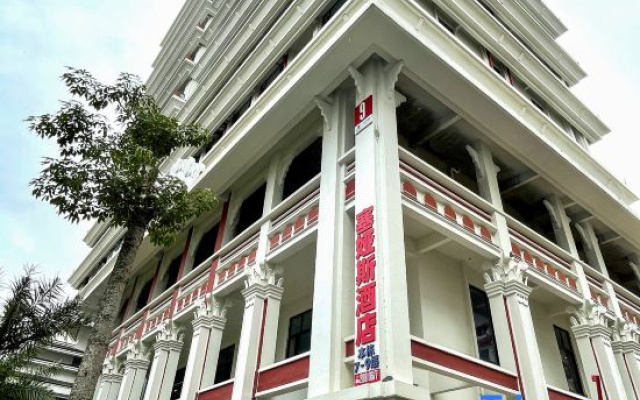 Saias Resort Hotel (Linxiang District Yulong Lake Park) — 2-star hotel in Lincang