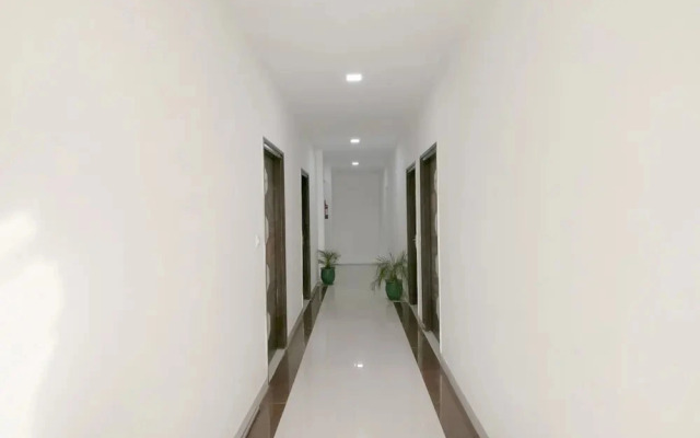 Crown Resort And Restaurent by OYO Rooms