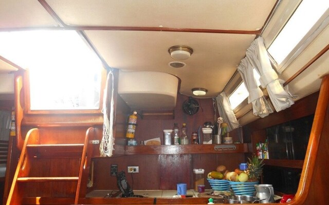 Moody 41 by Veleros Colombia