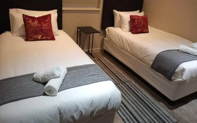 Accommodation Front - The Sails C6-18