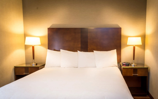 Devonian Hotel & Suites