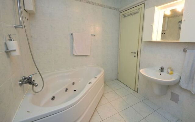 House Naš dom Cornwall 27746