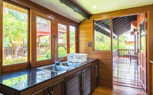 Tropical Beachside 4 bedroom Villa KBR23