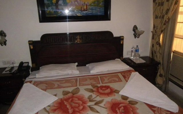 Hotel Mid Town