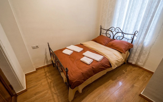 Отель AV Barton Hill