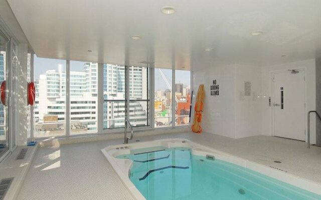 Royal Stays Suites - Blue Jays Way