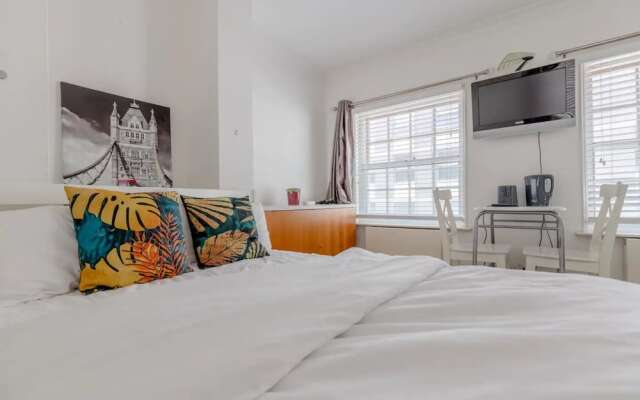 Cosy Self-contained Studio in Aldgate