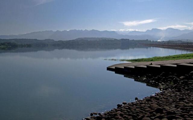 Renyi Lake Hotel