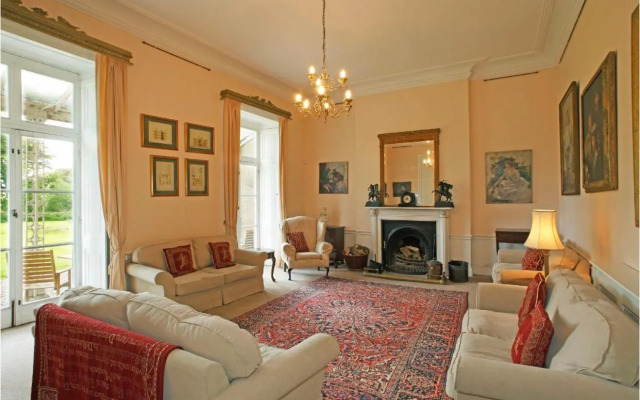 Newcourt Manor