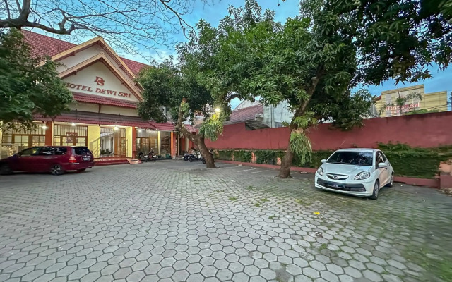 OYO 759 Hotel Dewi Sri