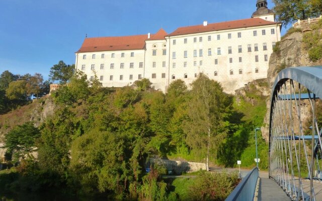 Pštrossova Vila - u klášterní zahrady