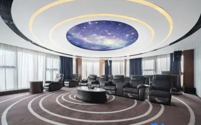 Royal•Garden Hotel