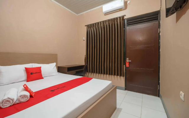 Formerly RedDoorz Syariah @ Bulak Kapal