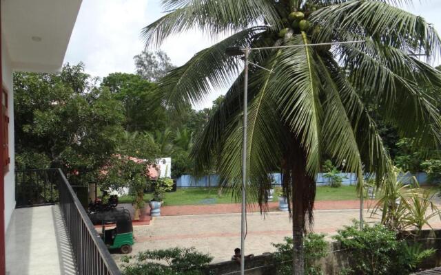 Kumudu Holiday Home