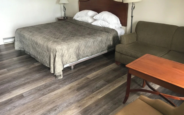 Rainbow Motor Inn - By the Falls
